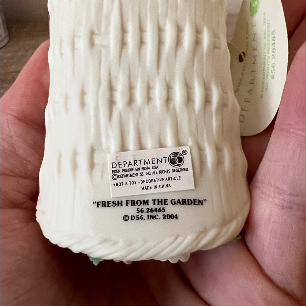 Snowbunnies “Fresh From the Garden” Department 56 White Bunny Figurine - Picture 4 of 5
